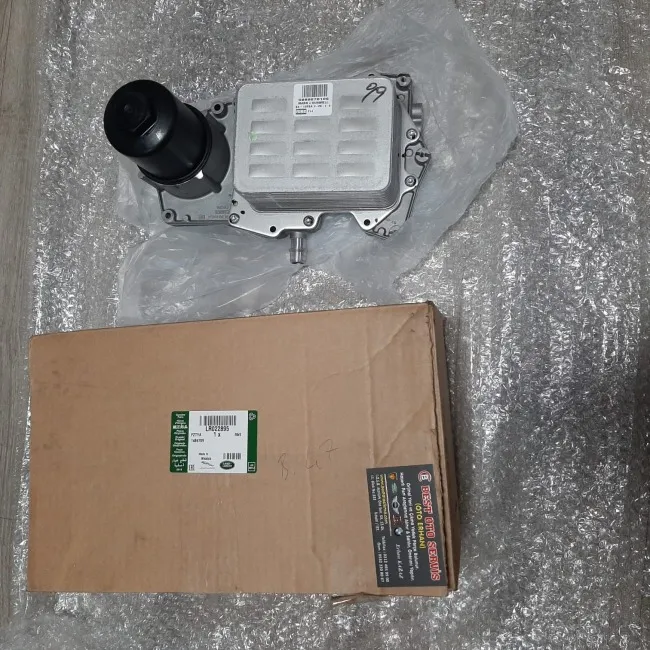 Land Rover Yağ Soğutucusu ve Filtre LR022895